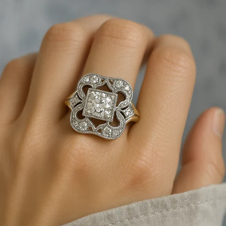 Elegant Vintage Zirconia Gold Ring